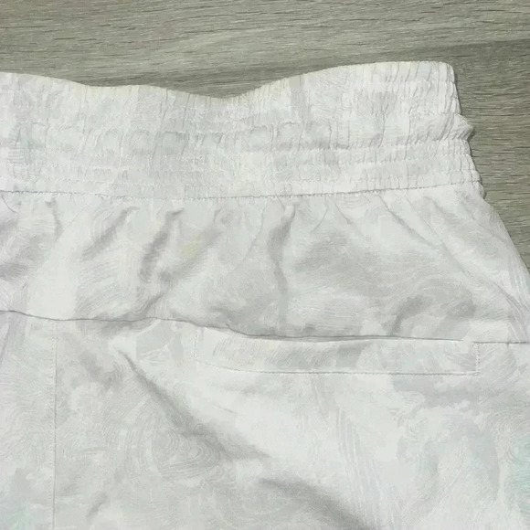 Lululemon Spring Break Away Short *4-way Stretch 3"
Eternal Wave White size 4 - Picture 10 of 13